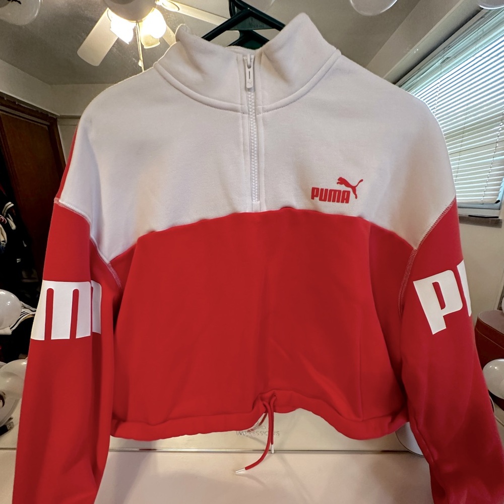 Super cute Puma cropped hoodie